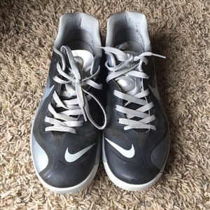 Nike hyperfuse tennis shoes.